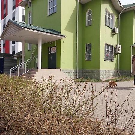Check Inn Hostel Алмати Екстер'єр фото