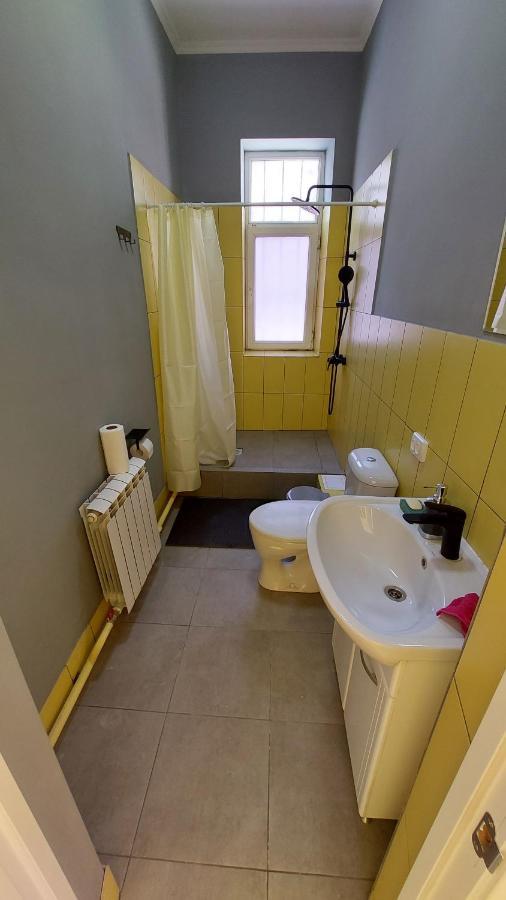 Check Inn Hostel Алмати Екстер'єр фото