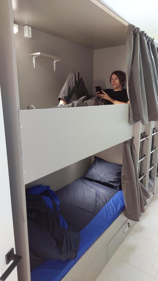Check Inn Hostel Алмати Екстер'єр фото
