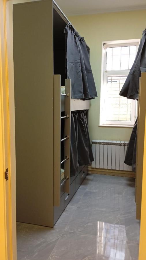 Check Inn Hostel Алмати Екстер'єр фото