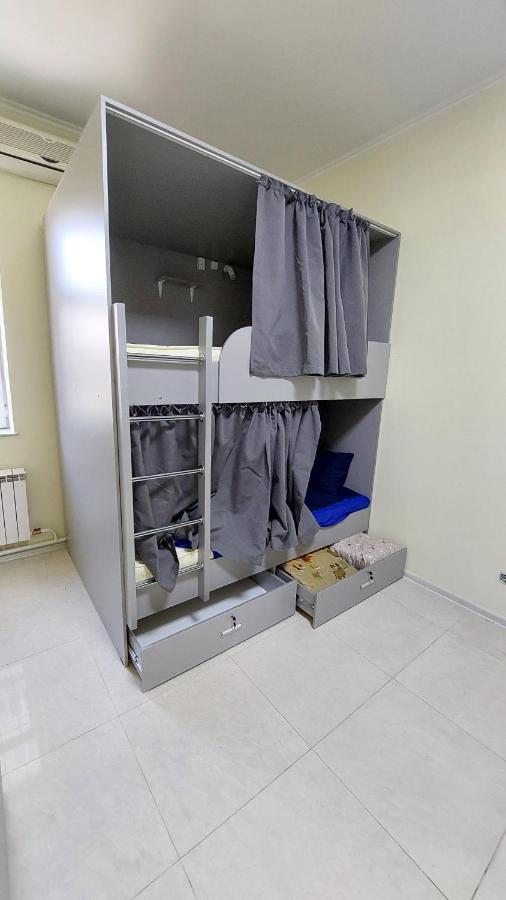 Check Inn Hostel Алмати Екстер'єр фото