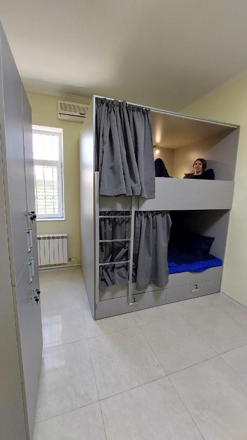 Check Inn Hostel Алмати Екстер'єр фото