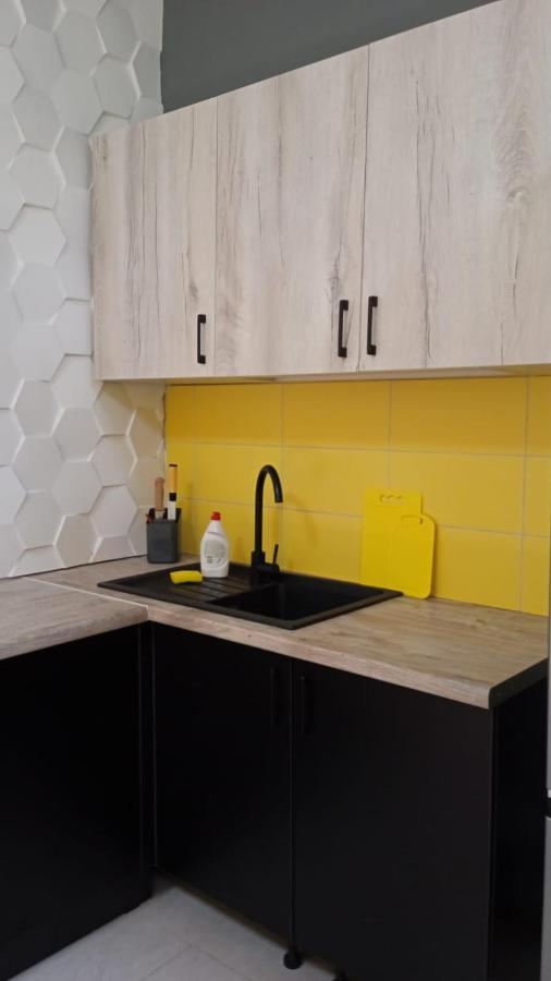 Check Inn Hostel Алмати Екстер'єр фото
