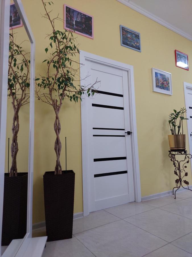 Check Inn Hostel Алмати Екстер'єр фото