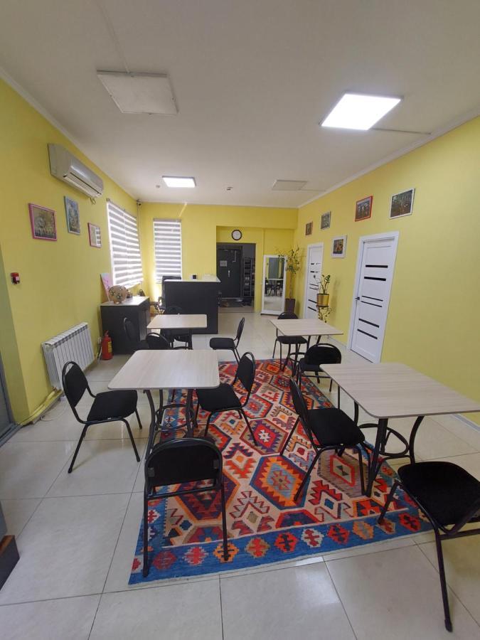 Check Inn Hostel Алмати Екстер'єр фото