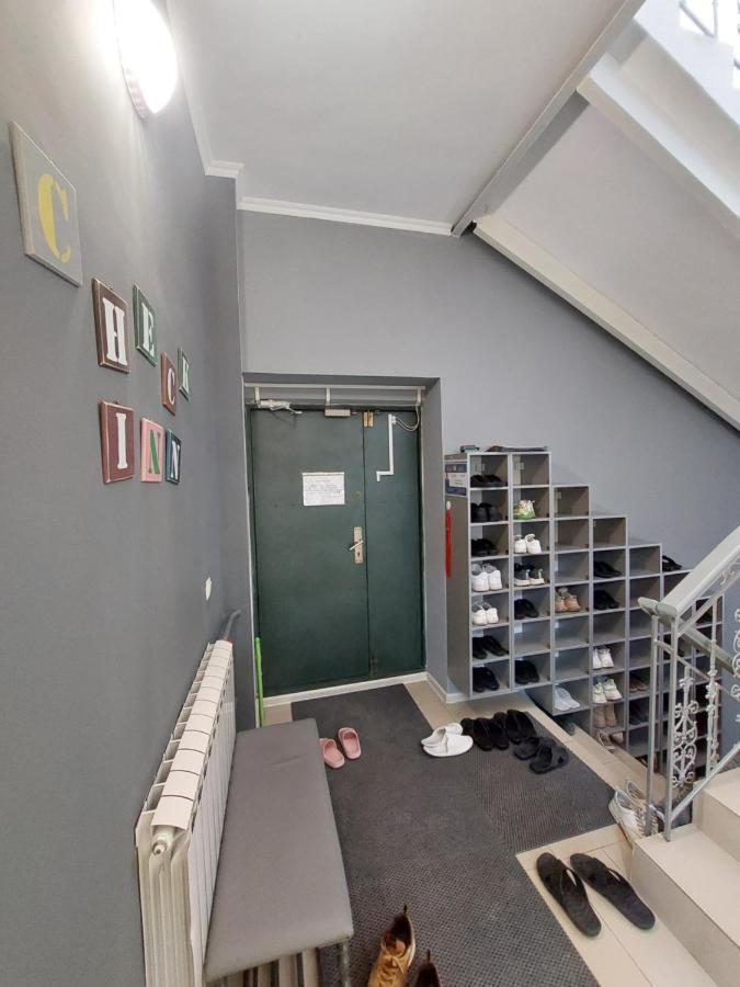 Check Inn Hostel Алмати Екстер'єр фото